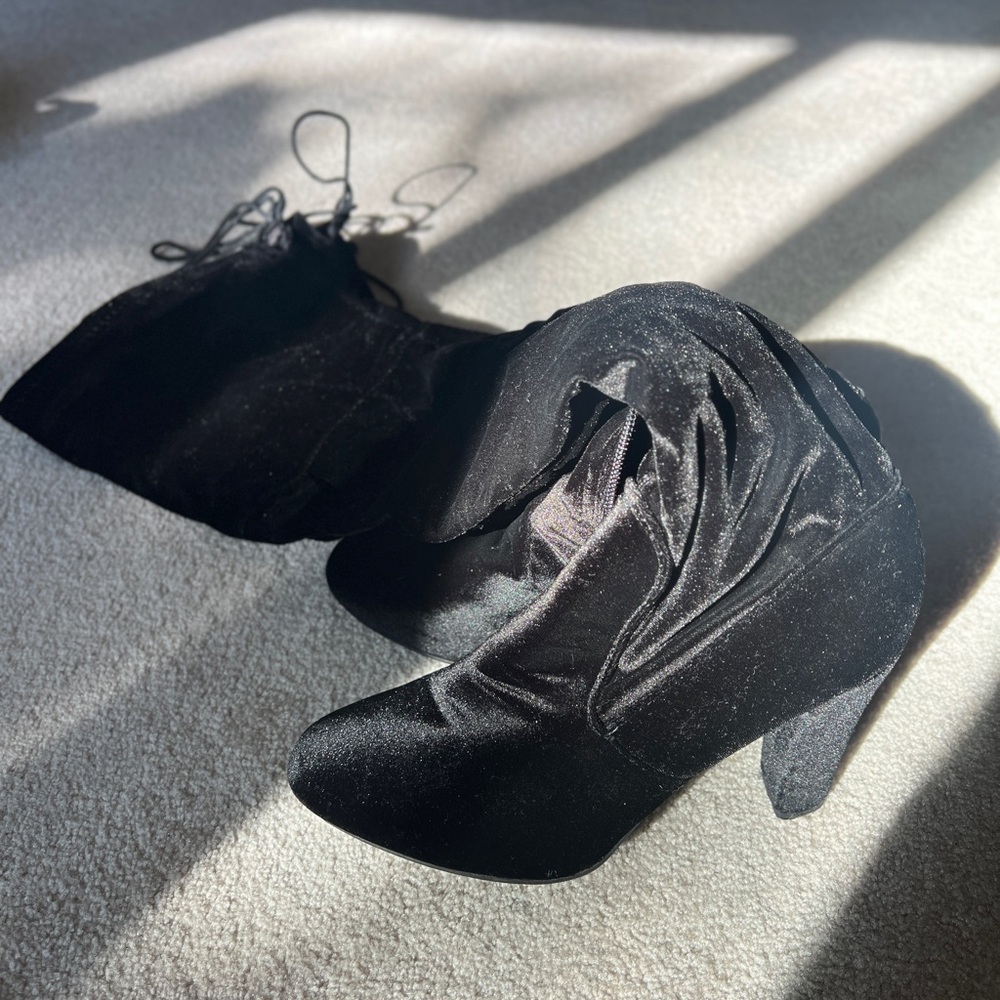 Elegant Black Velvet Women's Boots